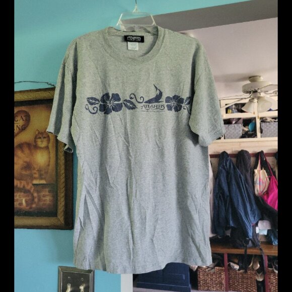 Other - Mens Size Large Atlantis Paradise Island t-shirt